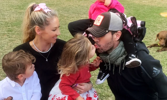 Anna Kournikova, Enrique Iglesias și copiii, Instagram png