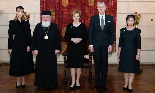 Fiicele Regelui Mihai si Principele Radu la parastasul de 6 ani al Regelui Mihai   Daniel Angelescu, Casa Majestatii Sale (1) jpeg