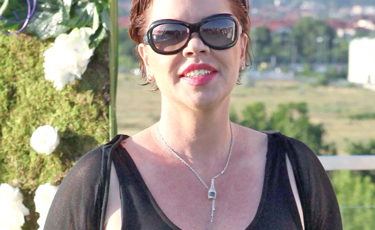 
    Luminița Anghel  a împlinit  ieri 47 de ani  