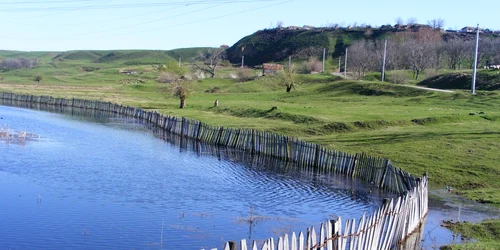 O fermă piscicolă de la Gruia a fost inundată