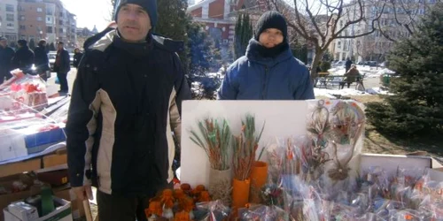  Familia Meteleaucă face bani din mărţişoare artizanale