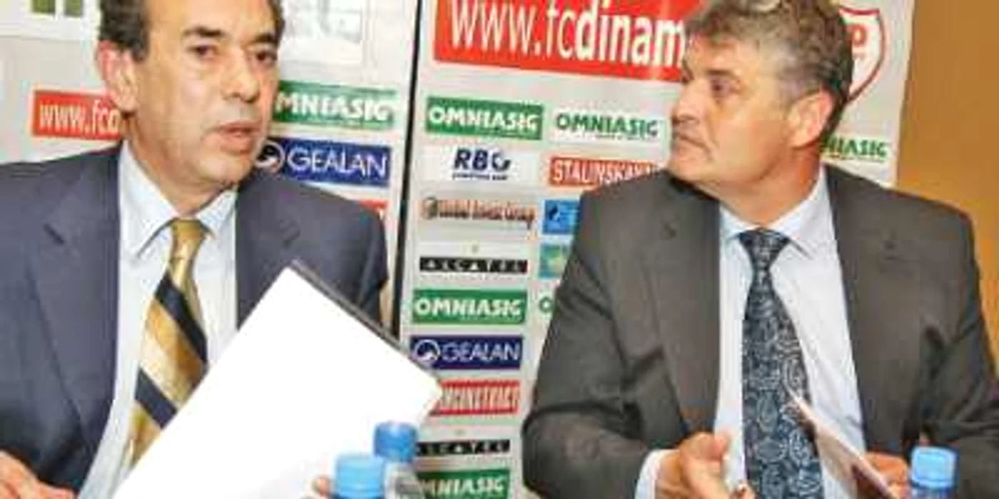Badea (stânga) va încerca să-l convingă pe Andone să semneze contractul cu Dinamo