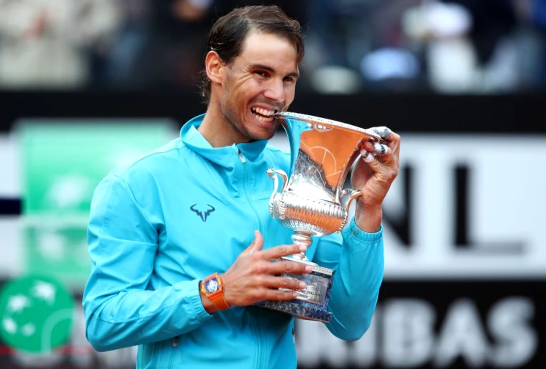 
    Rafael Nadal la 18 ani, cu trofeul cucerit la Roma, in 2005FOTO: Guliver/ Gettyimages  