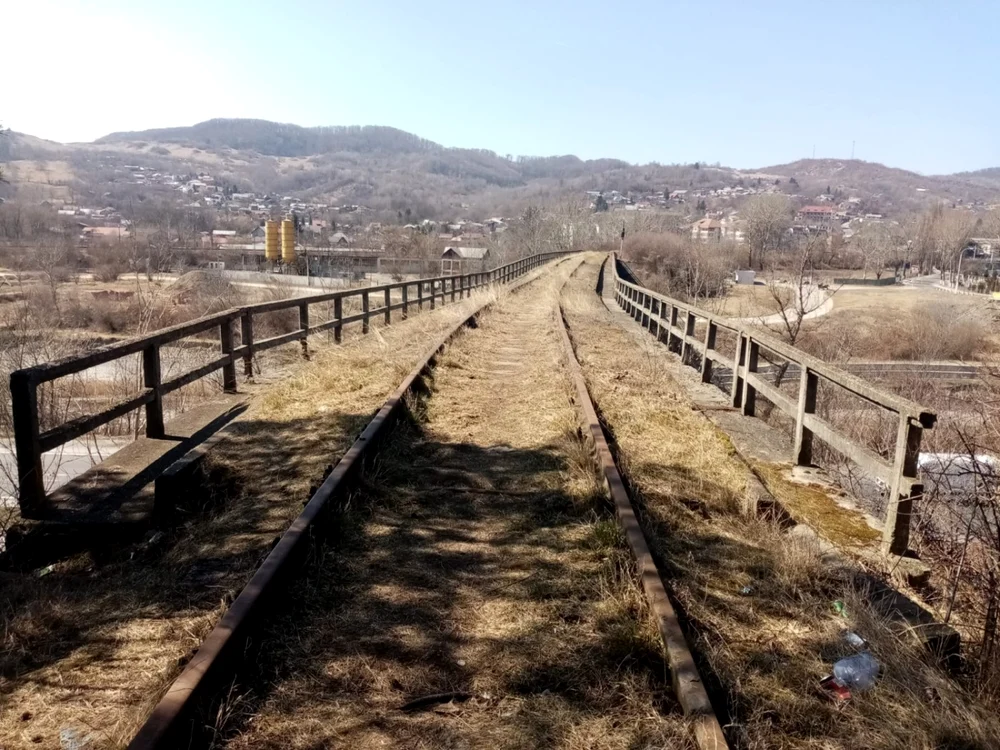 Podul de cale ferată va fi dărâmat prin explozie FOTO Diana Frîncu