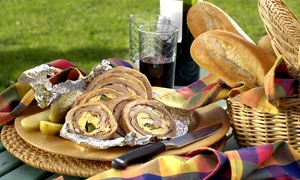 rulada din pulpa de porc cu branza si legume jpeg