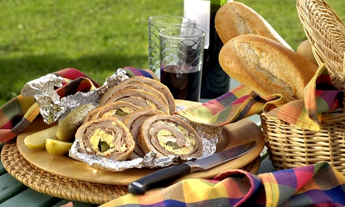 rulada din pulpa de porc cu branza si legume jpeg