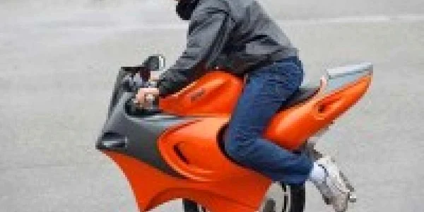 Tânărul conducea un monociclu