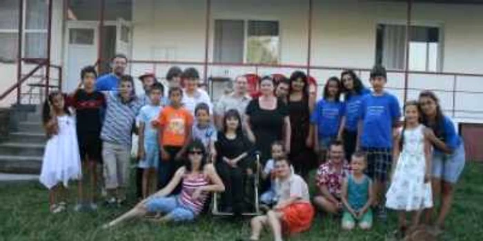 Râmnicu Vâlcea: „Prietenii” învaţă engleză realizând un film despre copiii cu dizabilităţi