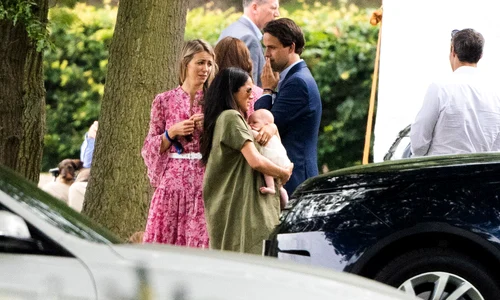Bebe Archie și mama lui au fost la un meci de polo să îl vadă pe Harry, săptămâna trecută jpeg