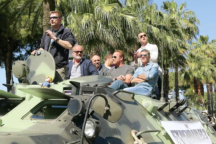 Vehiculul blindat este folosit la transportul trupelor în teatrele de operaţiuni (Fotografii: Guliver/Splashnews)