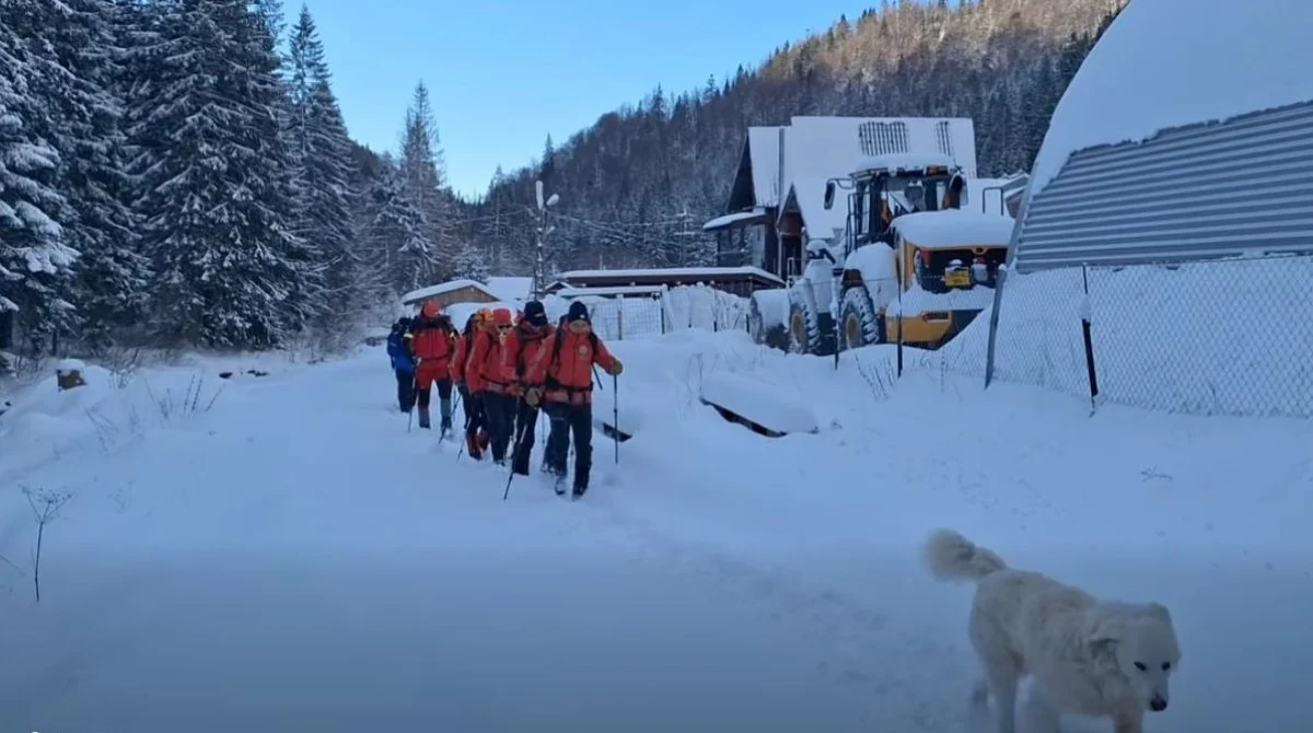 Patru turiști moldoveni blocați la Refugiul Călțun, recuperați după o acţiune de opt ore în condiţii meteo extreme