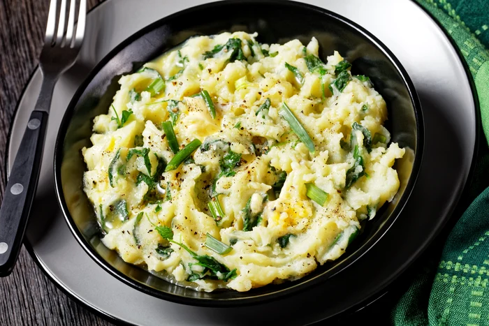 Cartofi piure cu usturoi  Sursa foto shutterstock 1911970441 jpg