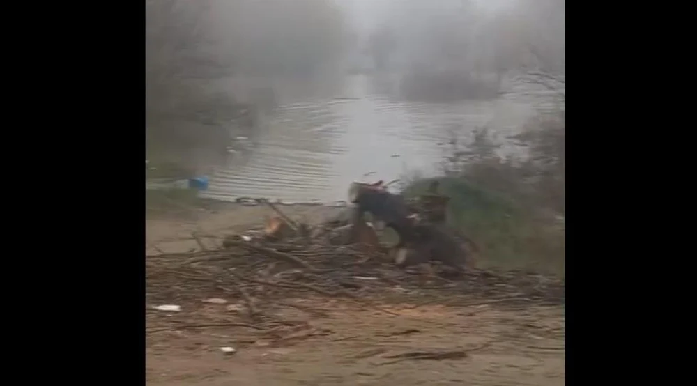 Poduri luate de viitură în Călărași, după golirea barajului Mihăilești