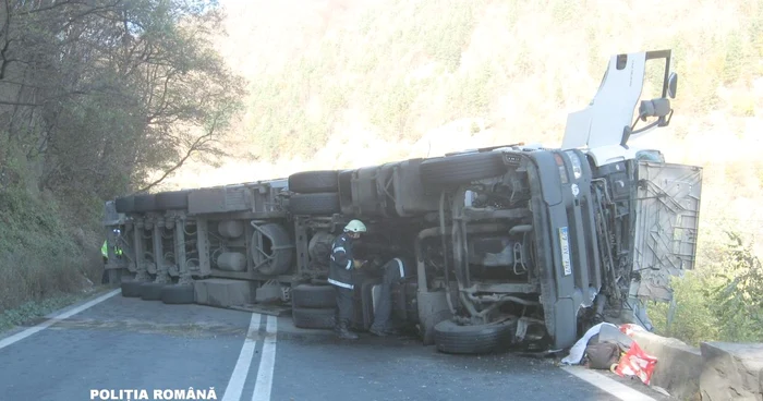 Valea Oltului a fost blocata de o cisterna cu clei care s-a rasturnat în carosabil (arhiva)