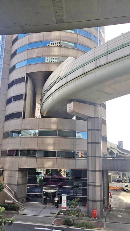 Arhitecţii au lucrat împreună cu proiectanţii de drumuri