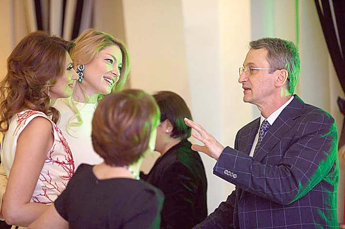 Valentina şi doctorul Herghelegiu, la petrecerea prietenei Sanda Mihai