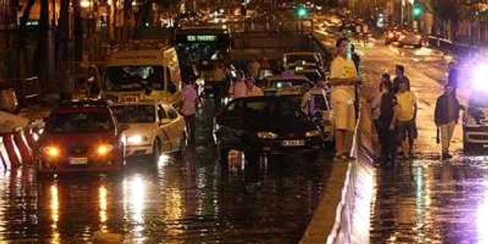 Pe şoselele din Madrid se circulă cu dificultate