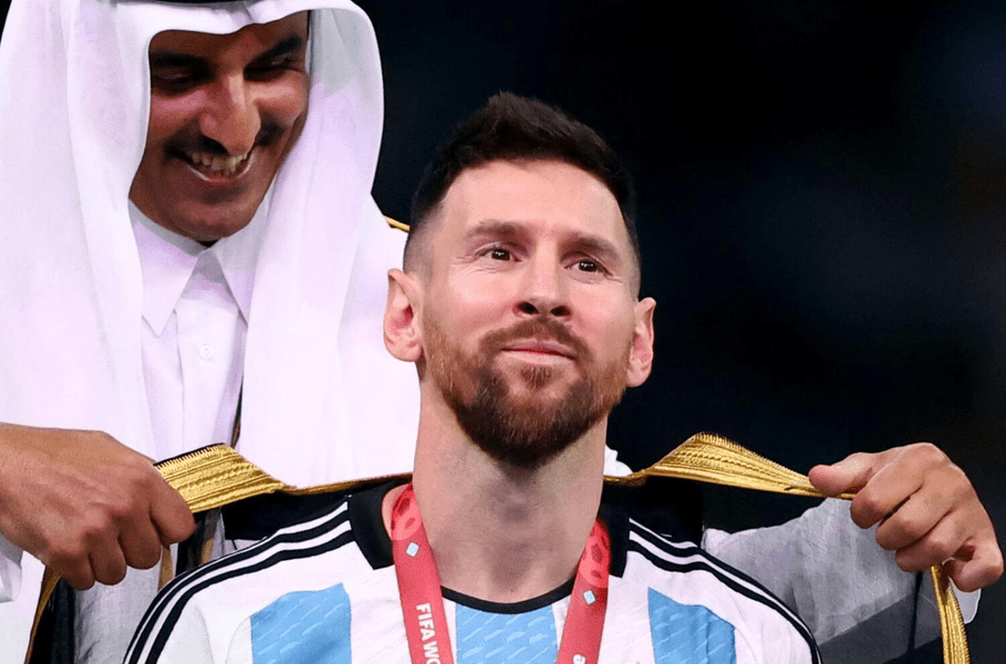Bisht-ul purtat de Messi valorează o avere: Oferta lansată de un politician arab