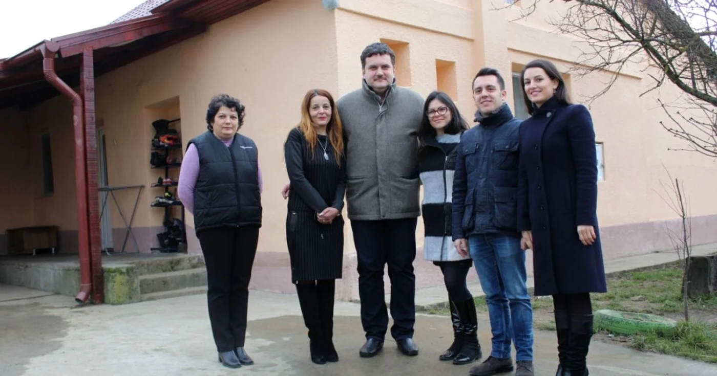 Tinerii de la Rotaract au în grijă copii de la casa de copii din Oar de ani de zile - foto: Adrian Caraba