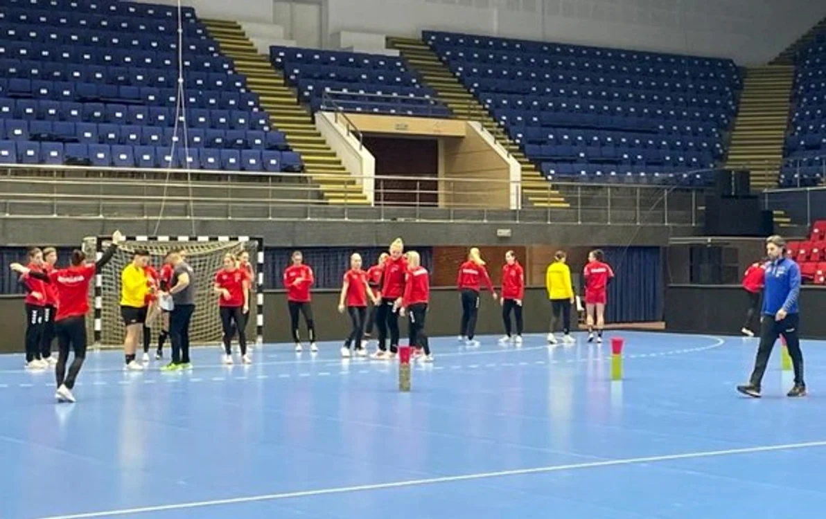 Handbalistele au avut și antrenamente relaxante înaintea plecării spre Mondiale