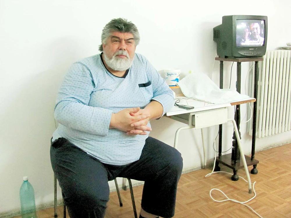 
    Ilie Micolov a fost momit cu o băutură care, chipurile, ar topi grăsimea. Solistul de 184 kg a zăcut în spitalul din Cluj cinci săptămâni pe perfuzii   