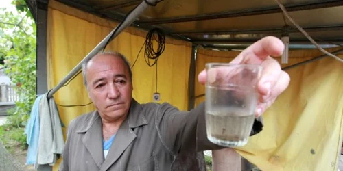 Oamenii din Podari au consumat apa cu viremi timp de trei luni