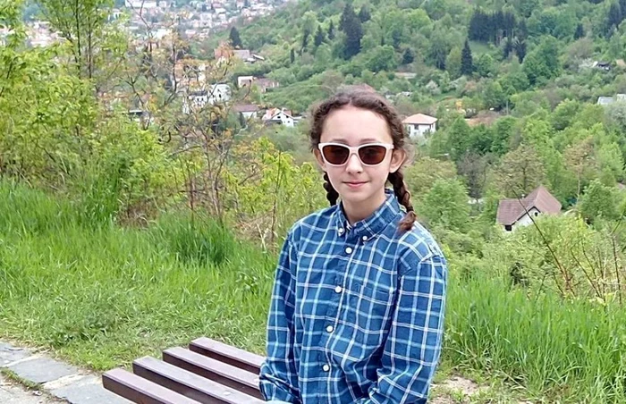 Anna Andronache (14 ani), elevă în clasa a VII-a la Şcoala Coresi din Târgovişte, una dintre cele mai bune unităţi şcolare din judeţ