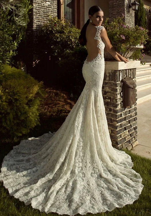 O rochie din colecţia nouă semnată Galia Lahav costă între 7000 şi 12.000 de euro