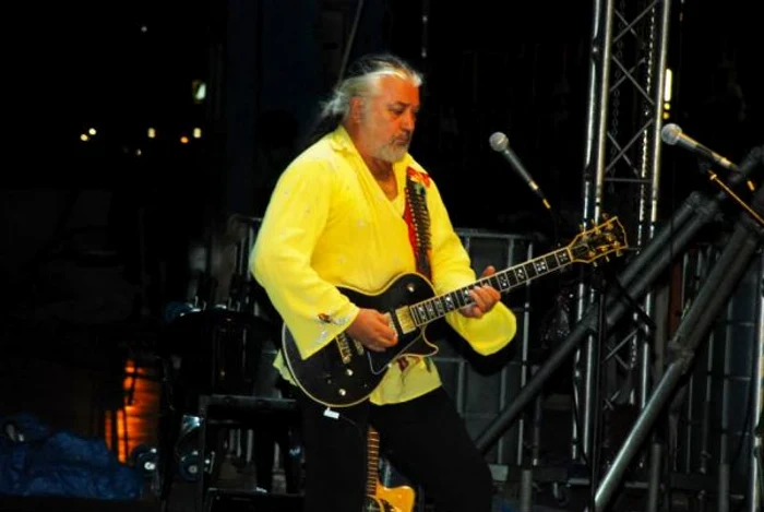 Nicu Covaci, liderul trupei Phoenix