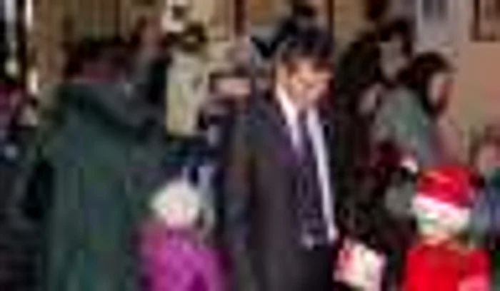 Colindătorii au luat cu asalt Palatul Administrativ