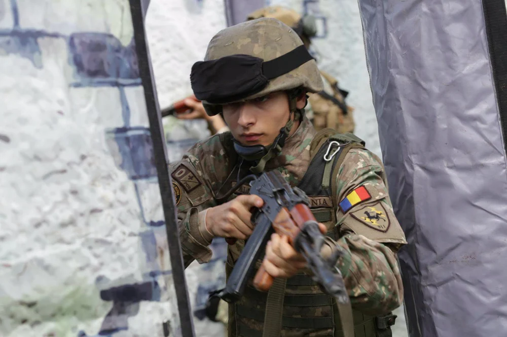 Se întoarce armata obligatorie? Semnalul de alarmă tras de un general NATO: „Dacă acest test eșuează, clasa politică trebuie să decidă”