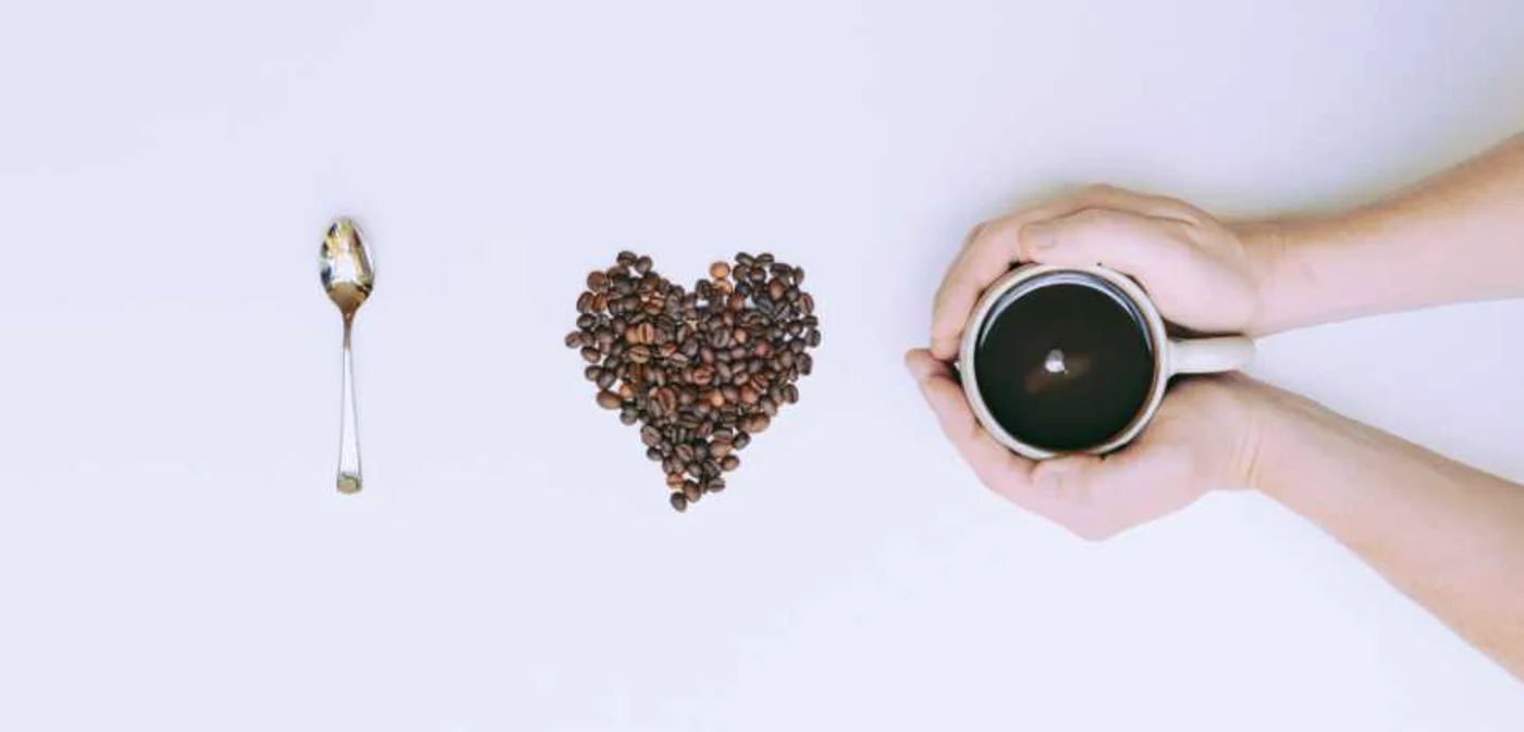 Consumul unei cantităţi prea mari de cafea poate afecta calitatea somnului, distrugând ceasul intern. Foto lifehack.org