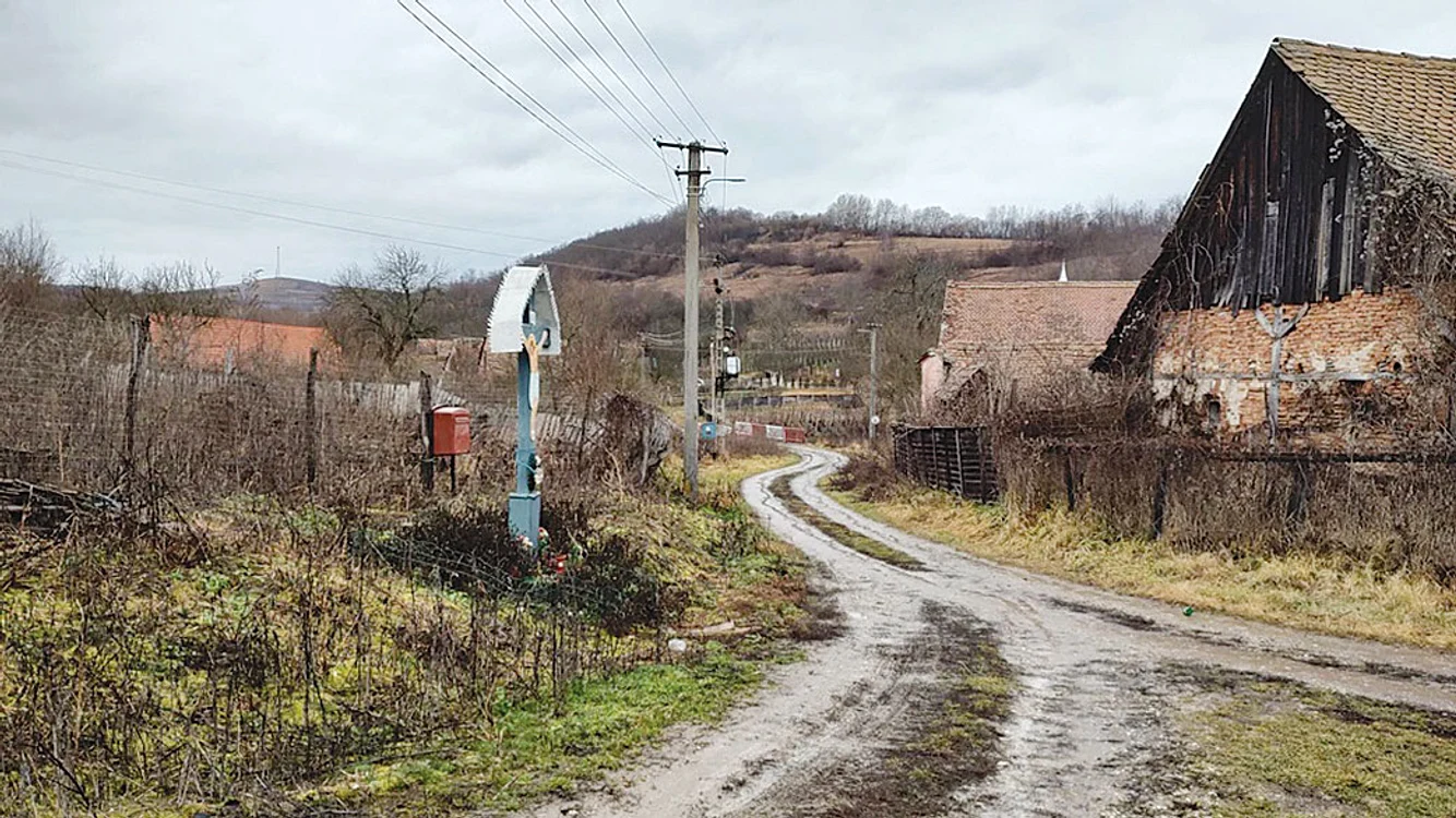 Troiţa singuratică  de la marginea  cătunului. Foto: adevarul.ro