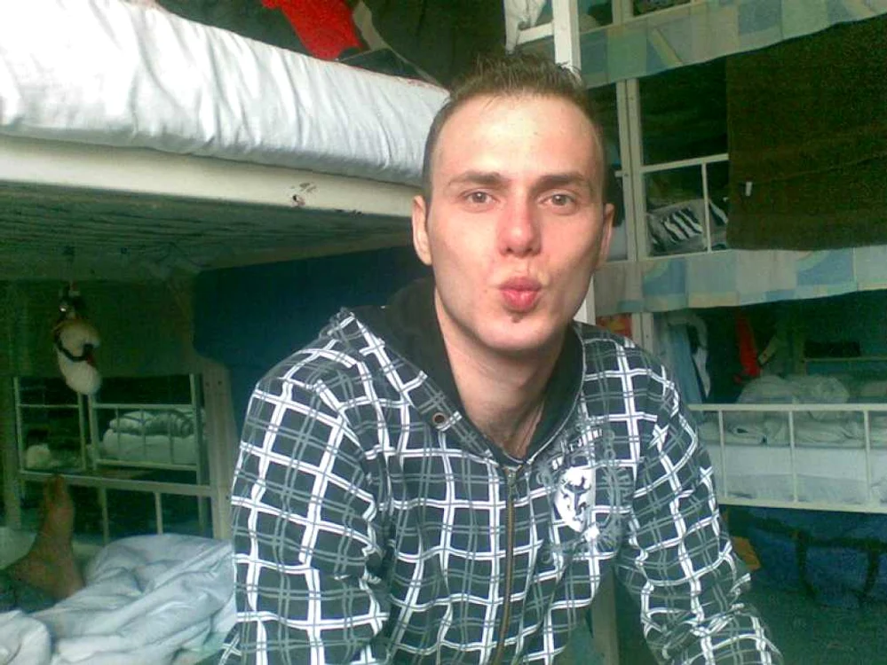 Criminalul le transmite fetelor un sărut din celula sa aflată în Penitenciarul Timişoara 