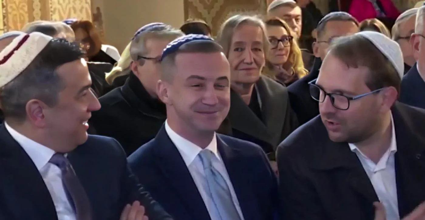 Grindeanu și Fritz la Sinagoga din Timișoara. FOTO captură Antena 3 
