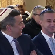 Grindeanu si fritz surprinsi zambind la sinagoga luni, 25 dec captura antena 3 png