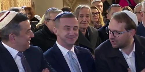 Grindeanu si fritz surprinsi zambind la sinagoga luni, 25 dec captura antena 3 png