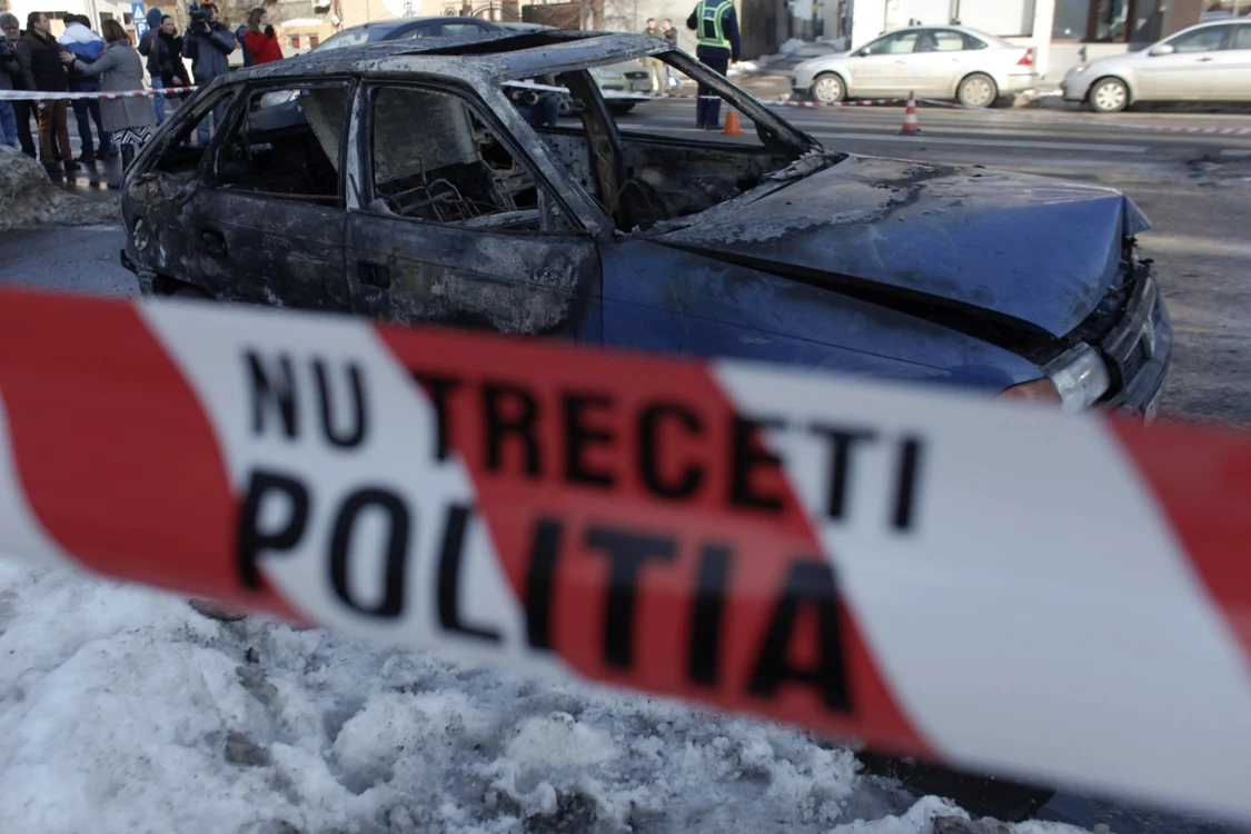 Un bărbat şi-a incendiat maşina pe Calea Plevnei