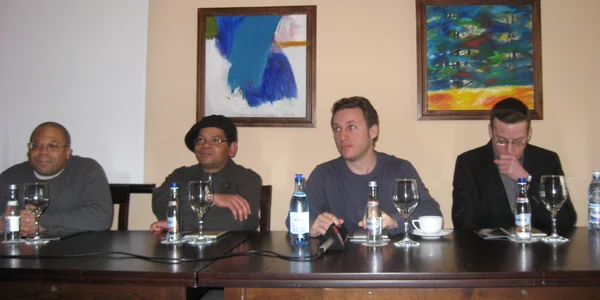 Membrii formaţiei Ari Roland Quartet