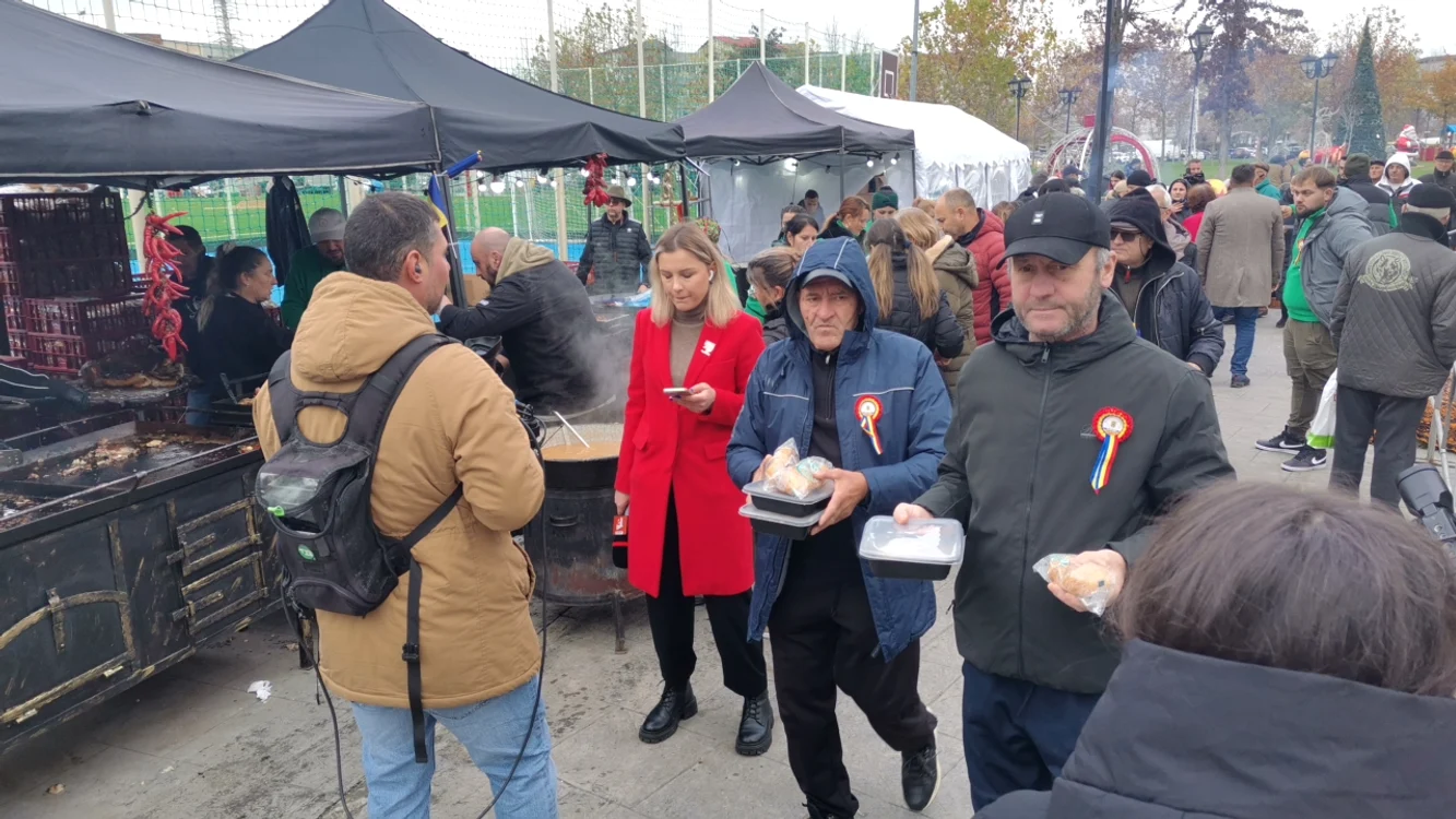 Porțiile au fost pregătite și servite pe loc FOTO: Alina Mitran