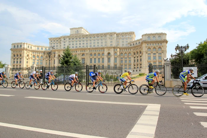 În 2013, Turul României s-a încheiat cu un circuit în jurul Palatului ParlamentuluiFoto: Marian Burlacu