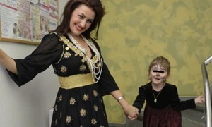 Rona Hartner și fetița ei au avut parte de o revedere emoționantă în Franța, după ce vedeta s a operat pentru a doua oară la colon  jpeg