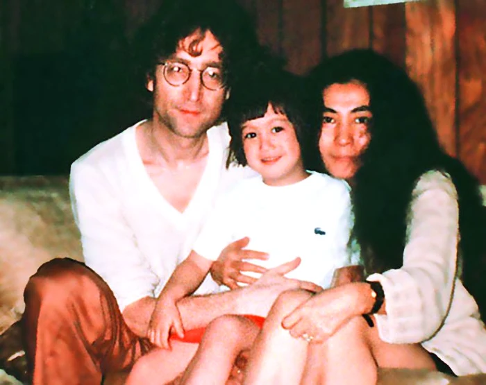 
    Yoko-Lennon, bomba care a ucis Beatles  
