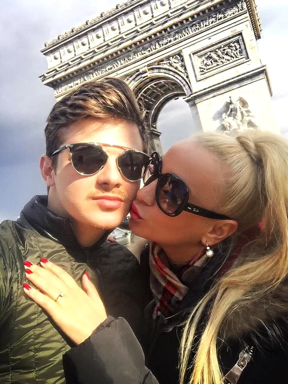 Simona Traşcă şi-a făcut o operaţie la sâni şi alta la nas la dr. Marek Vâlcu