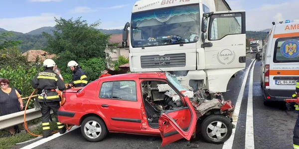 Accident mortal pe DN7 Valea Oltului în Bujoreni Vâlcea Foto ISU Vâlcea jpeg