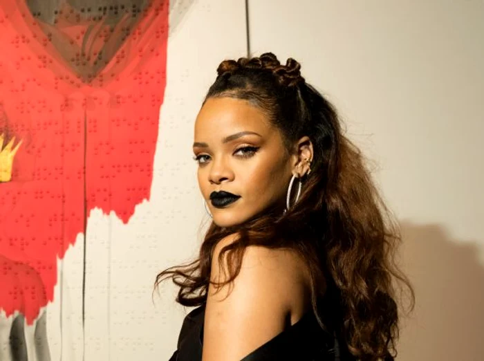 Rihanna apare pe coperta ediției de aprilie a revistei British VogueFoto: Craig McDean/British Vogue