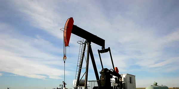 Un baril de petrol costă aproximativ 80 de dolari