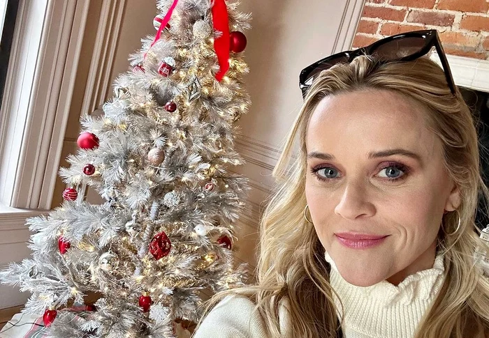 Actrița s-a pozat cu bradul (Foto: Instagram)