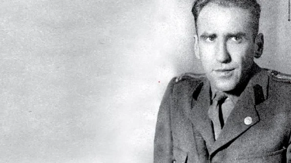 Apostolii lui Stalin Politrucul regimentului: Biografia completă a lui Valter Roman şi interviu cu fiul său, Petre Roman jpeg