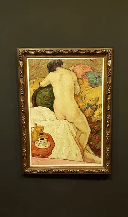 Pictura „În Iatac”, adjudecată în 2011, la o licitație de artă, cu 290.000 de euro, e una dintre piesele de rezistentă ale amplei expoziții dedicate lui Nicolae Tonitza